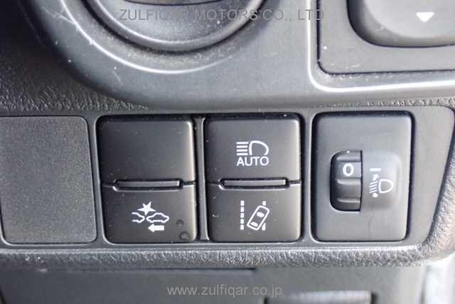 TOYOTA COROLLA AXIO 2018 Image 9