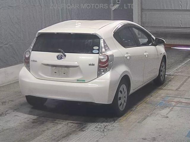 TOYOTA AQUA 2012 Image 2