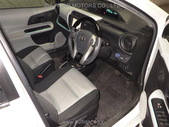 TOYOTA AQUA 2012 Image 3