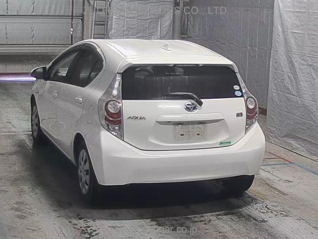 TOYOTA AQUA 2012 Image 8