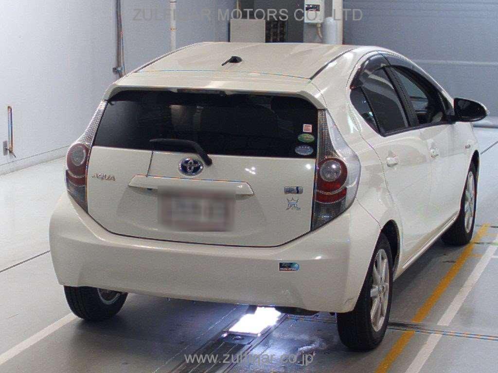 TOYOTA AQUA 2012 Image 2