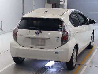 TOYOTA AQUA 2012 Image 2
