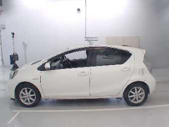 TOYOTA AQUA 2012 Image 4