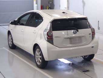 TOYOTA AQUA 2012 Image 6