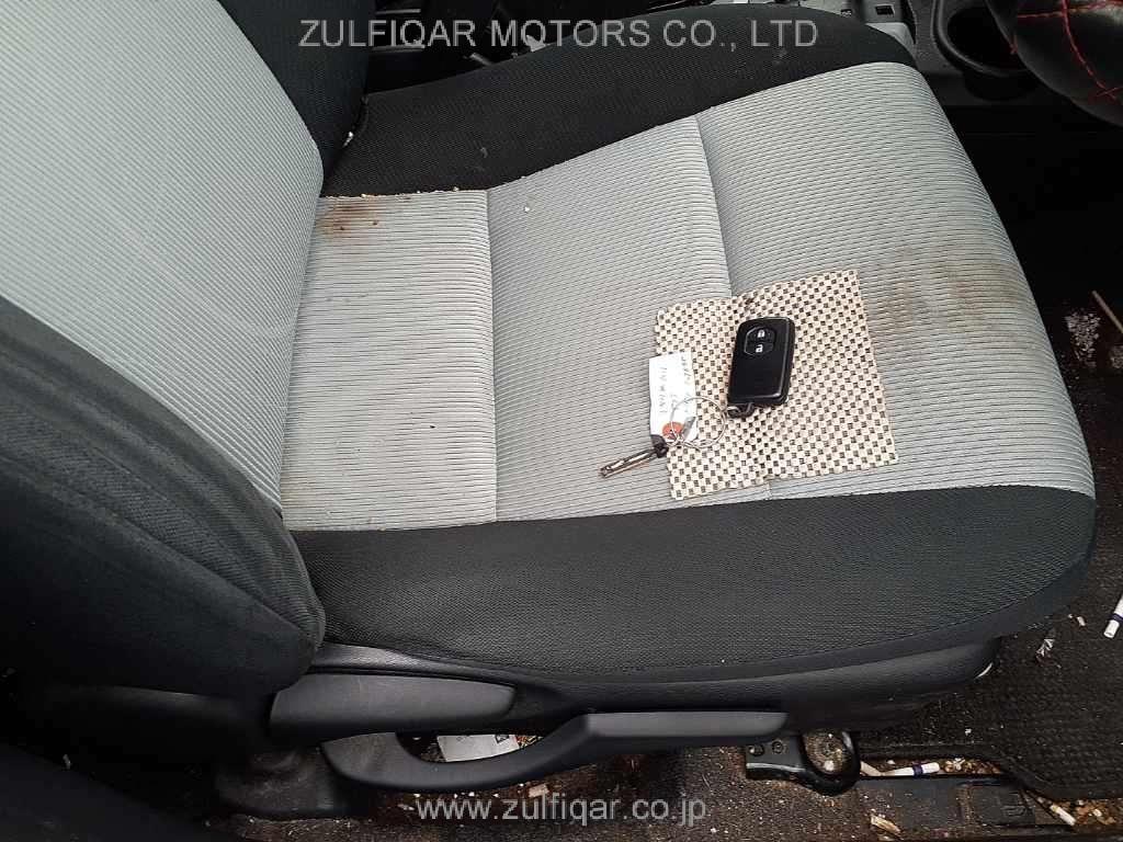 TOYOTA AQUA 2012 Image 8