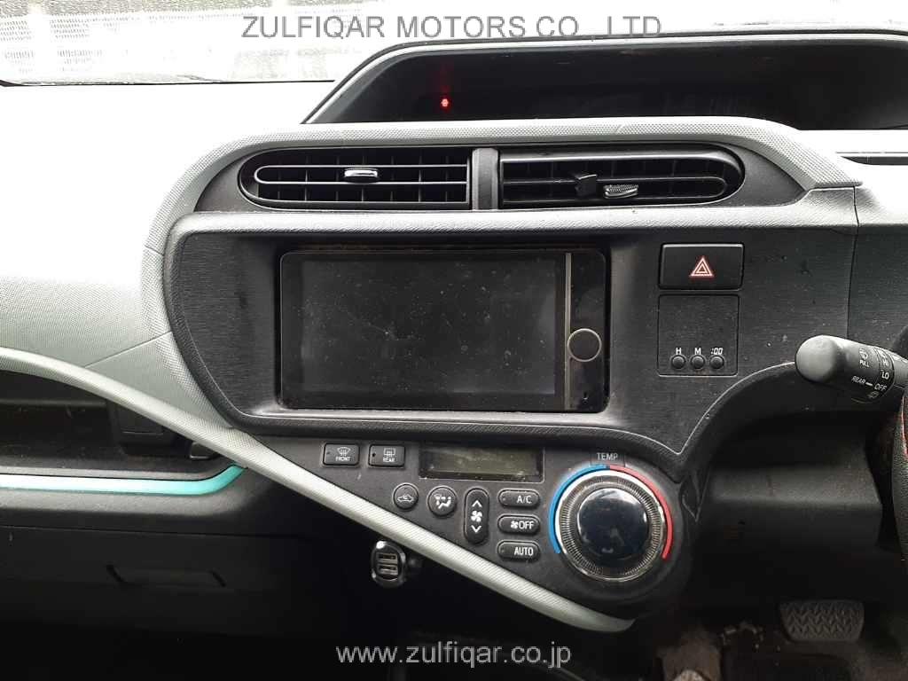 TOYOTA AQUA 2012 Image 10