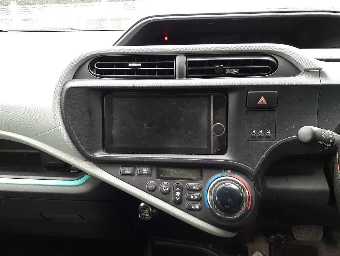 TOYOTA AQUA 2012 Image 10