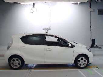 TOYOTA AQUA 2012 Image 3