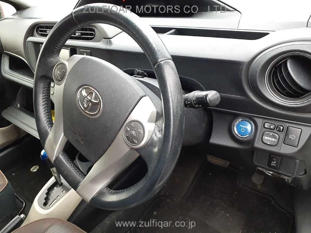 TOYOTA AQUA 2012 Image 7