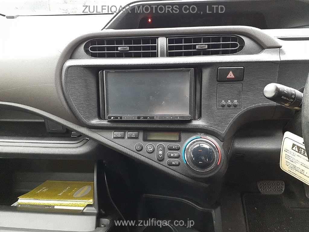 TOYOTA AQUA 2012 Image 10