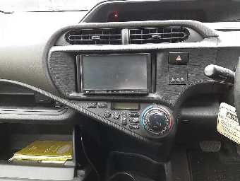 TOYOTA AQUA 2012 Image 10