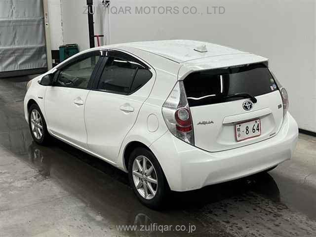 TOYOTA AQUA 2013 Image 2