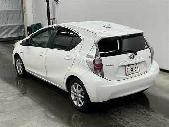 TOYOTA AQUA 2013 Image 2