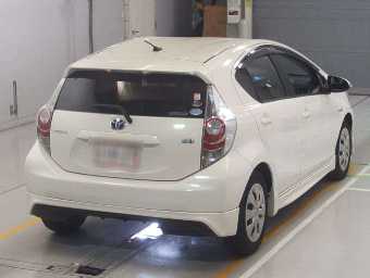 TOYOTA AQUA 2012 Image 2