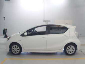 TOYOTA AQUA 2012 Image 4