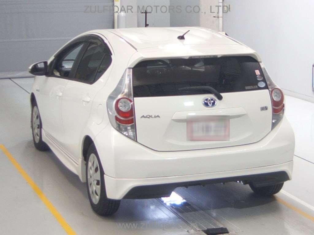 TOYOTA AQUA 2012 Image 6