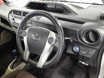 TOYOTA AQUA 2012 Image 7