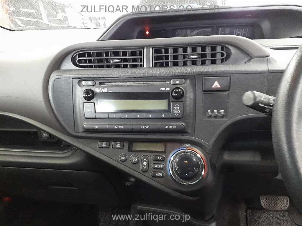 TOYOTA AQUA 2012 Image 10