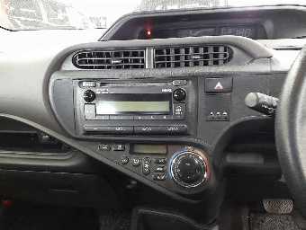 TOYOTA AQUA 2012 Image 10