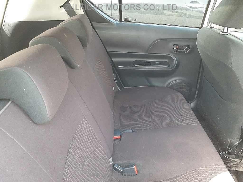 TOYOTA AQUA 2016 Image 9