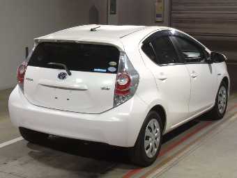 TOYOTA AQUA 2012 Image 2