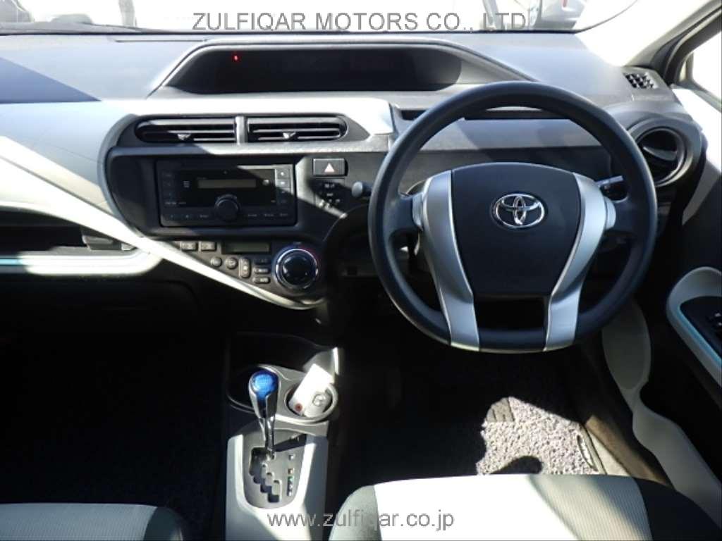 TOYOTA AQUA 2012 Image 6