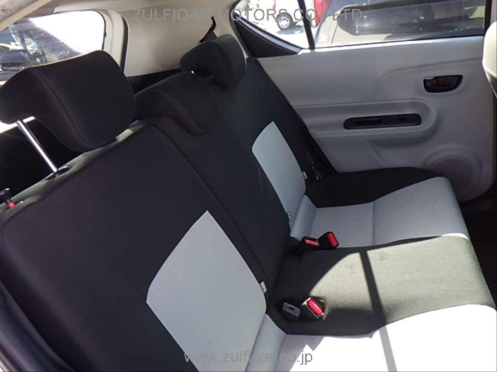 TOYOTA AQUA 2012 Image 7