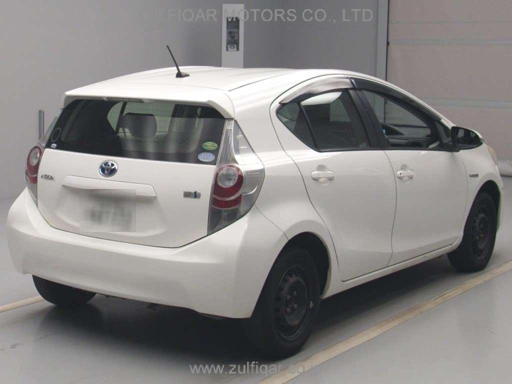 TOYOTA AQUA 2013 Image 2