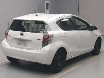 TOYOTA AQUA 2013 Image 2