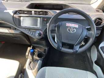 TOYOTA AQUA 2013 Image 6