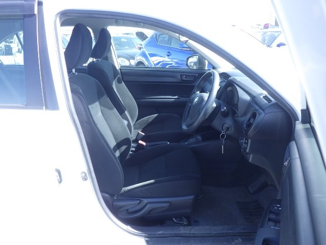 TOYOTA COROLLA AXIO 2018 Image 24