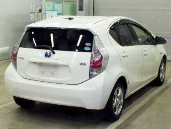 TOYOTA AQUA 2012 Image 2