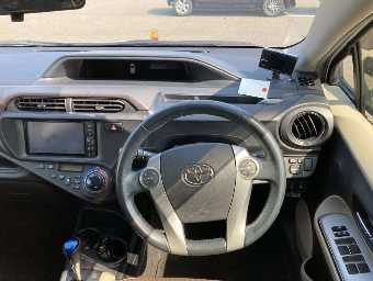 TOYOTA AQUA 2012 Image 6