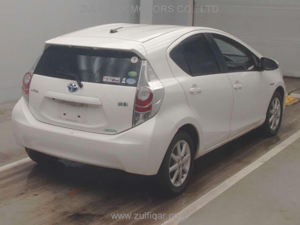 TOYOTA AQUA 2012 Image 2