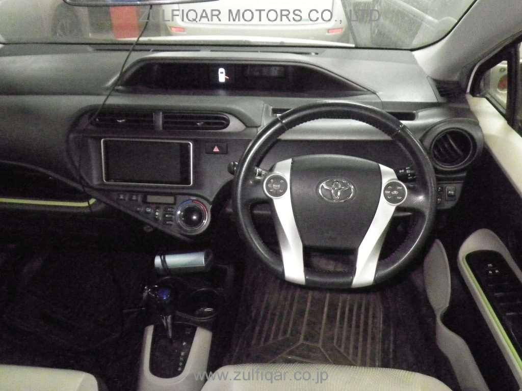 TOYOTA AQUA 2012 Image 6