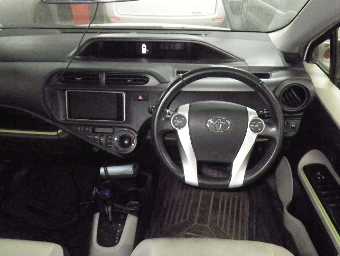 TOYOTA AQUA 2012 Image 6