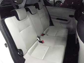 TOYOTA AQUA 2012 Image 7