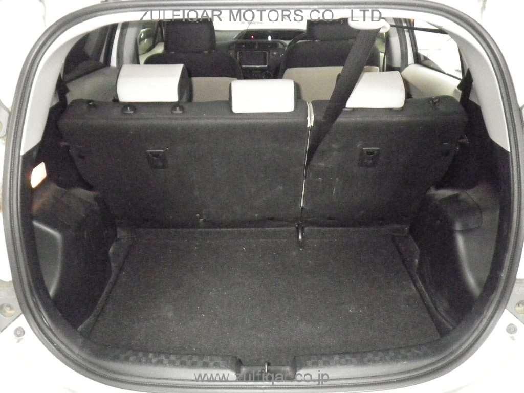 TOYOTA AQUA 2012 Image 8