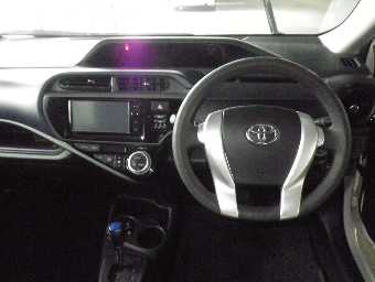 TOYOTA AQUA 2015 Image 6