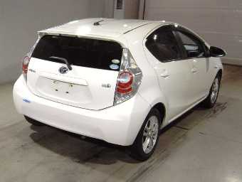 TOYOTA AQUA 2012 Image 2