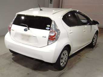 TOYOTA AQUA 2012 Image 2