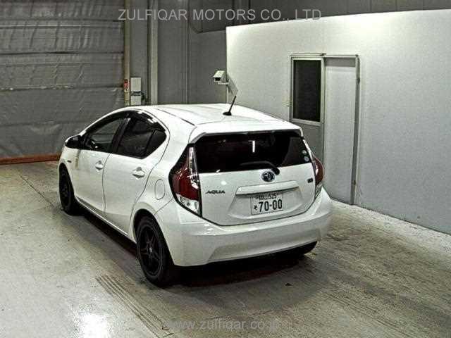 TOYOTA AQUA 2013 Image 2