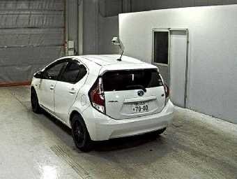 TOYOTA AQUA 2013 Image 2