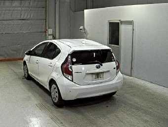 TOYOTA AQUA 2016 Image 2