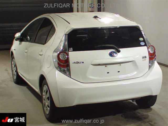 TOYOTA AQUA 2012 Image 2