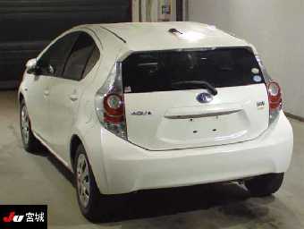 TOYOTA AQUA 2012 Image 2