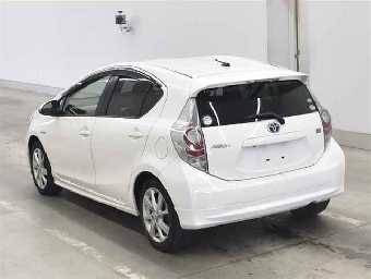 TOYOTA AQUA 2012 Image 2