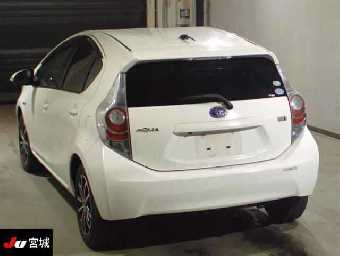 TOYOTA AQUA 2012 Image 2