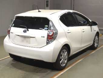 TOYOTA AQUA 2014 Image 2