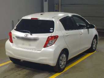TOYOTA VITZ 2011 Image 2
